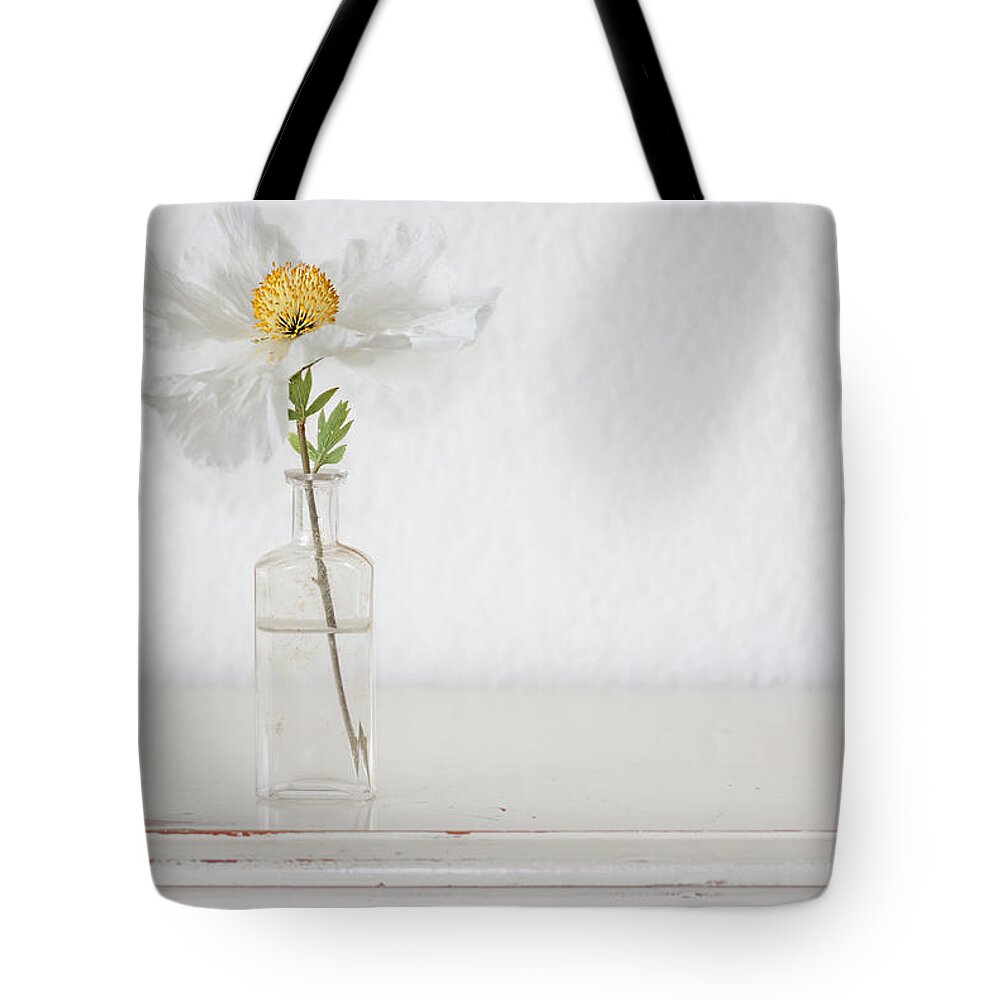  Tote Bag featuring the photograph Phil's Poppy 3 by Carol Leigh