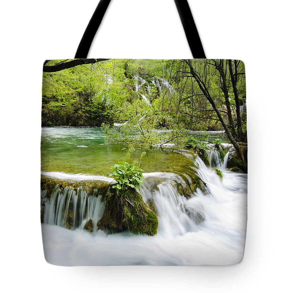 Beauty In Nature Tote Bag featuring the photograph Plitivice Lakes Cascade by Oscar Gutierrez