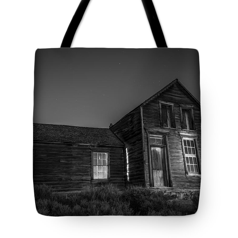 Abandoned Tote Bag featuring the photograph Quinville House by Cat Connor