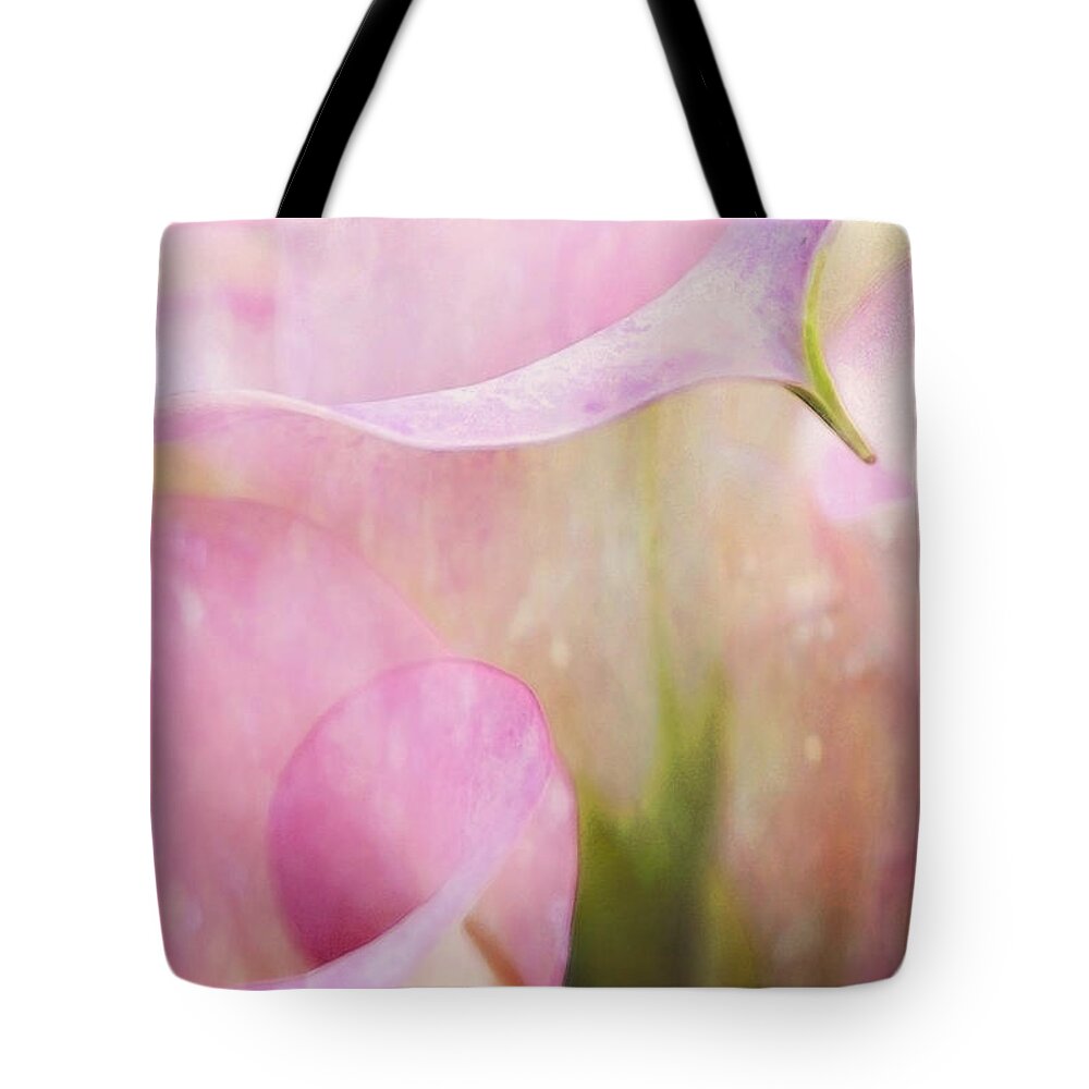 Shabby Chic Tote Bag featuring the photograph Rainy Day Calla Lilies by Theresa Tahara