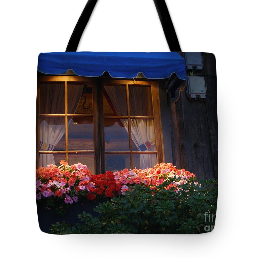 Restaurant Tote Bag featuring the photograph Ristorante by Bev Conover