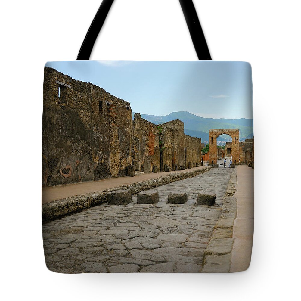 Pompeii. Italy Tote Bag featuring the photograph Roman Street in Pompeii by Alan Toepfer