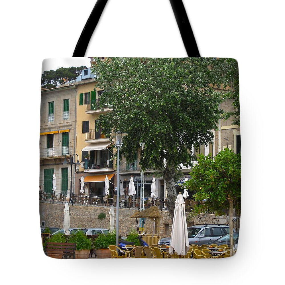 White Umbrellas Tote Bag featuring the photograph Umbrella Trail by Suzanne Oesterling