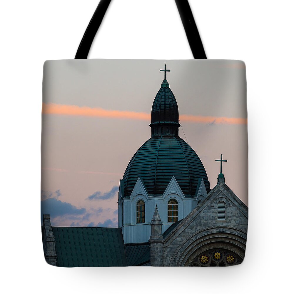 Architectural Features Tote Bag featuring the photograph Sacred Heart at Sundown by Ed Gleichman