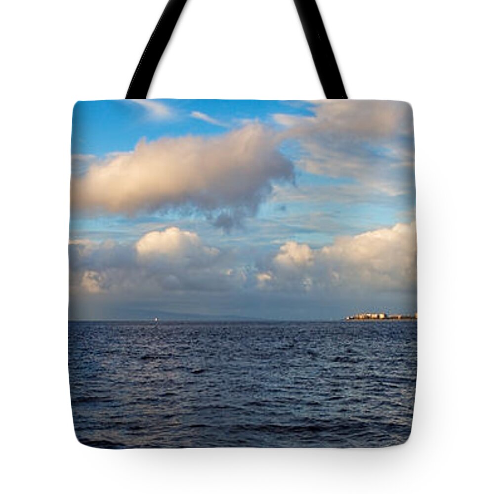 Hawaii Tote Bag featuring the photograph Sailing to Lahaina by Lars Lentz