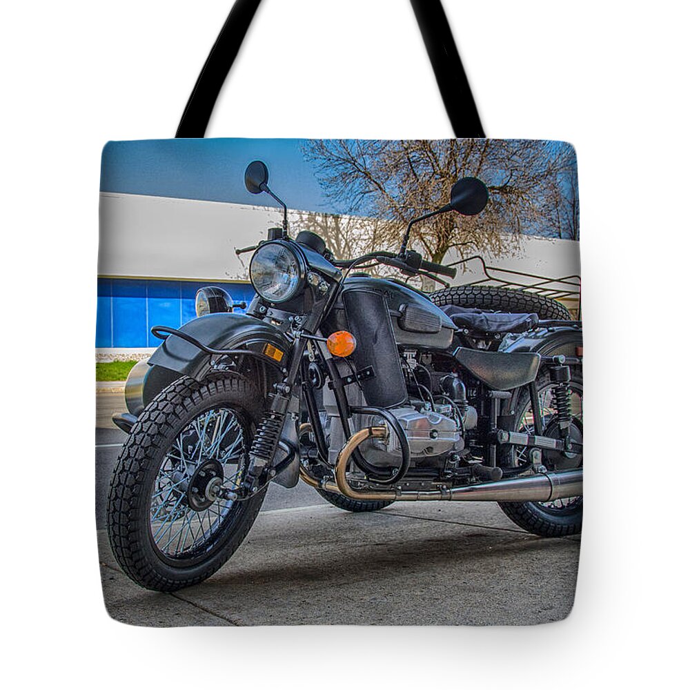 2wd Motorcycle Tote Bag featuring the photograph Sidecar 1571 by Guy Whiteley