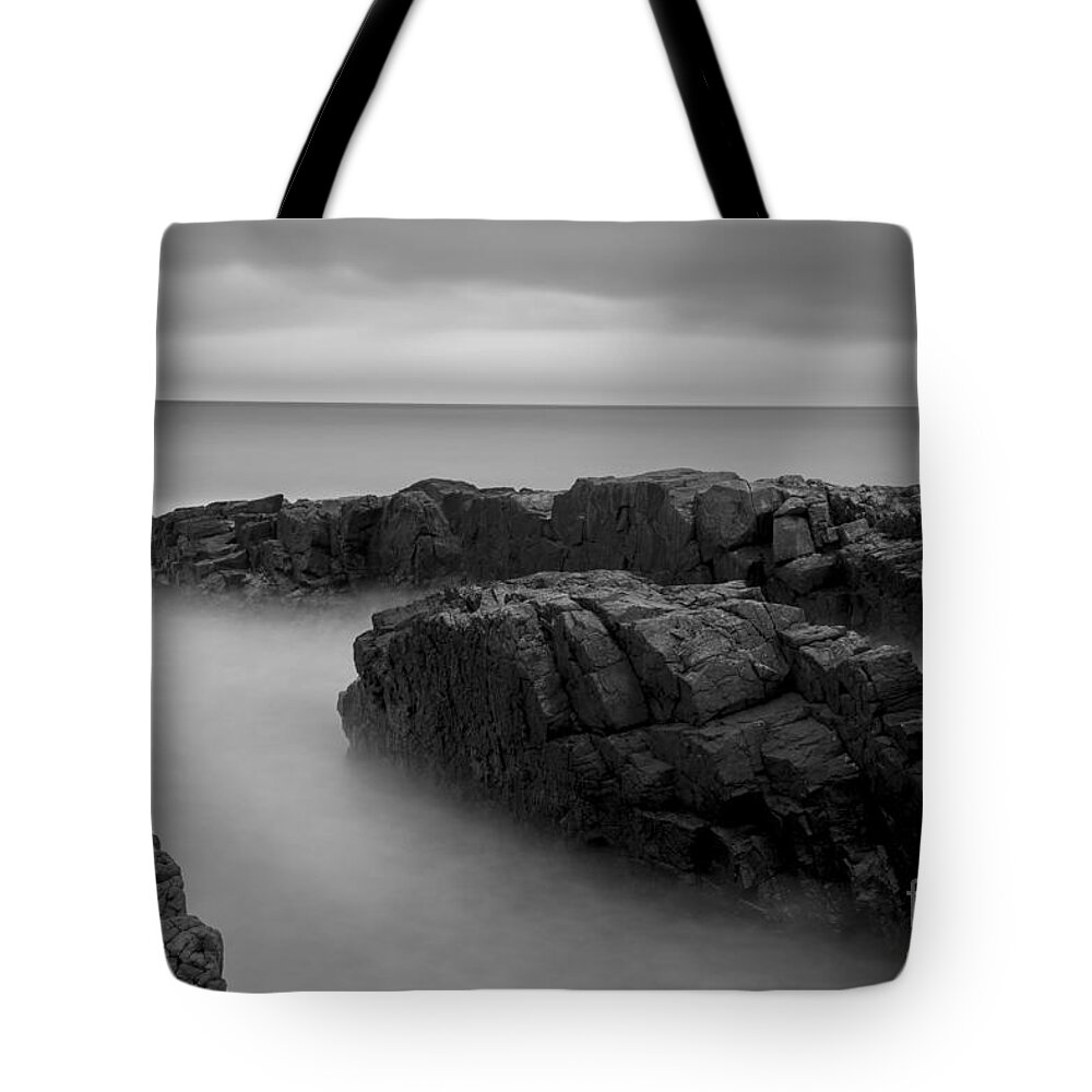 Sea Tote Bag featuring the photograph Sky Line by Gunnar Orn Arnason