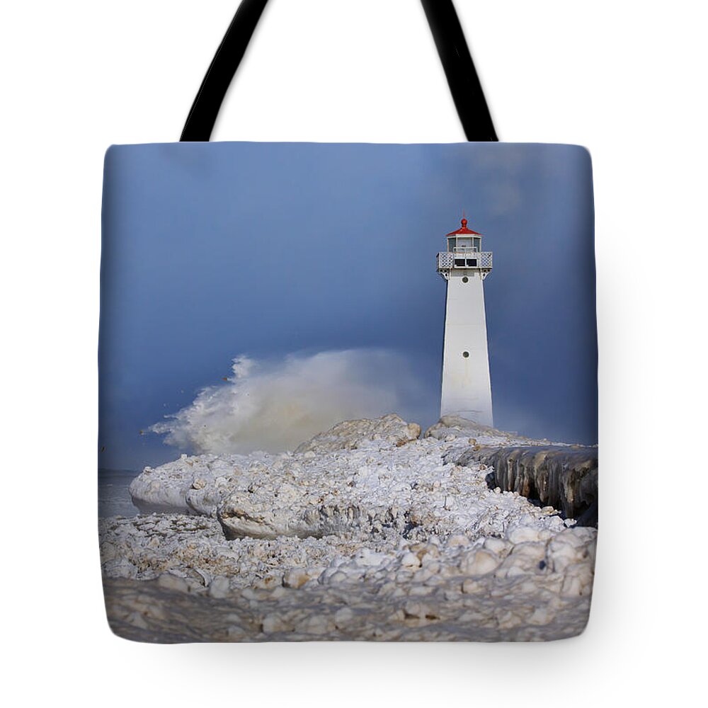Lighthouse Tote Bag featuring the photograph Sodus Bay Lighthouse by Everet Regal