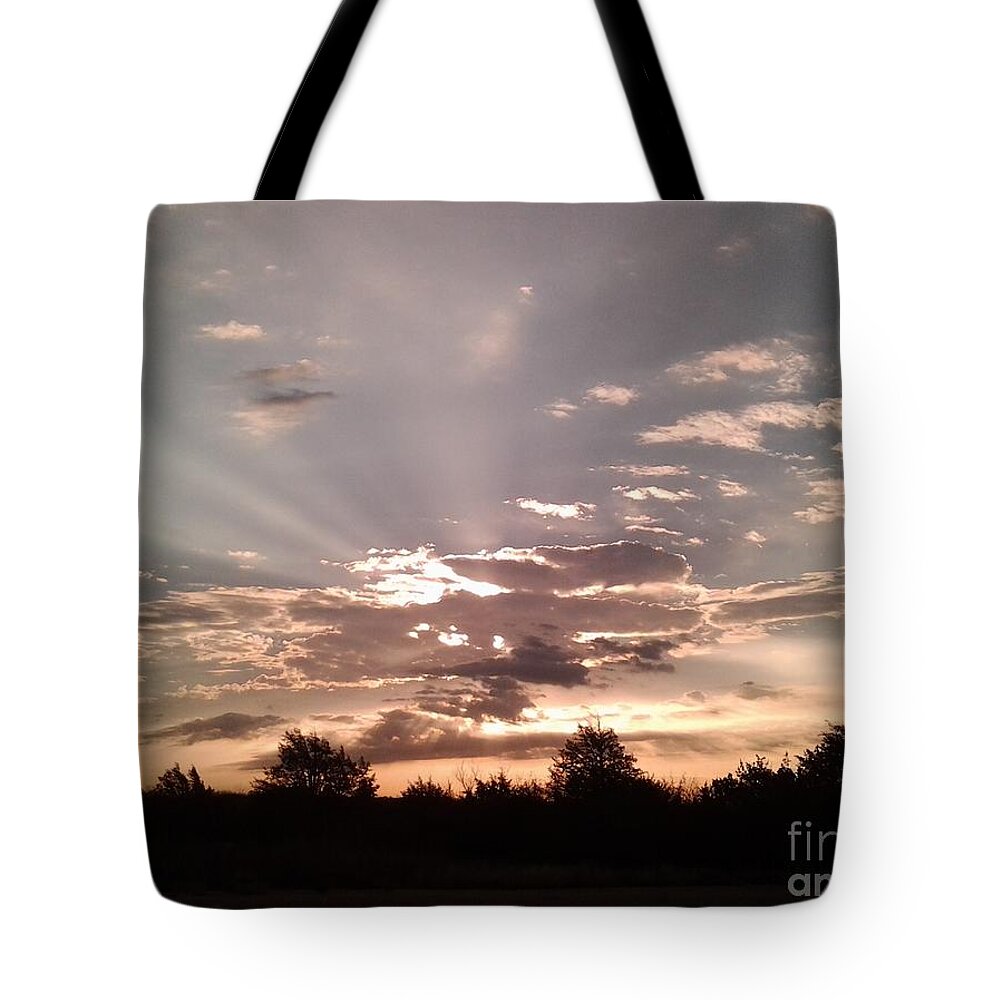 Clouds Tote Bag featuring the photograph Splendid rays by Susan Williams