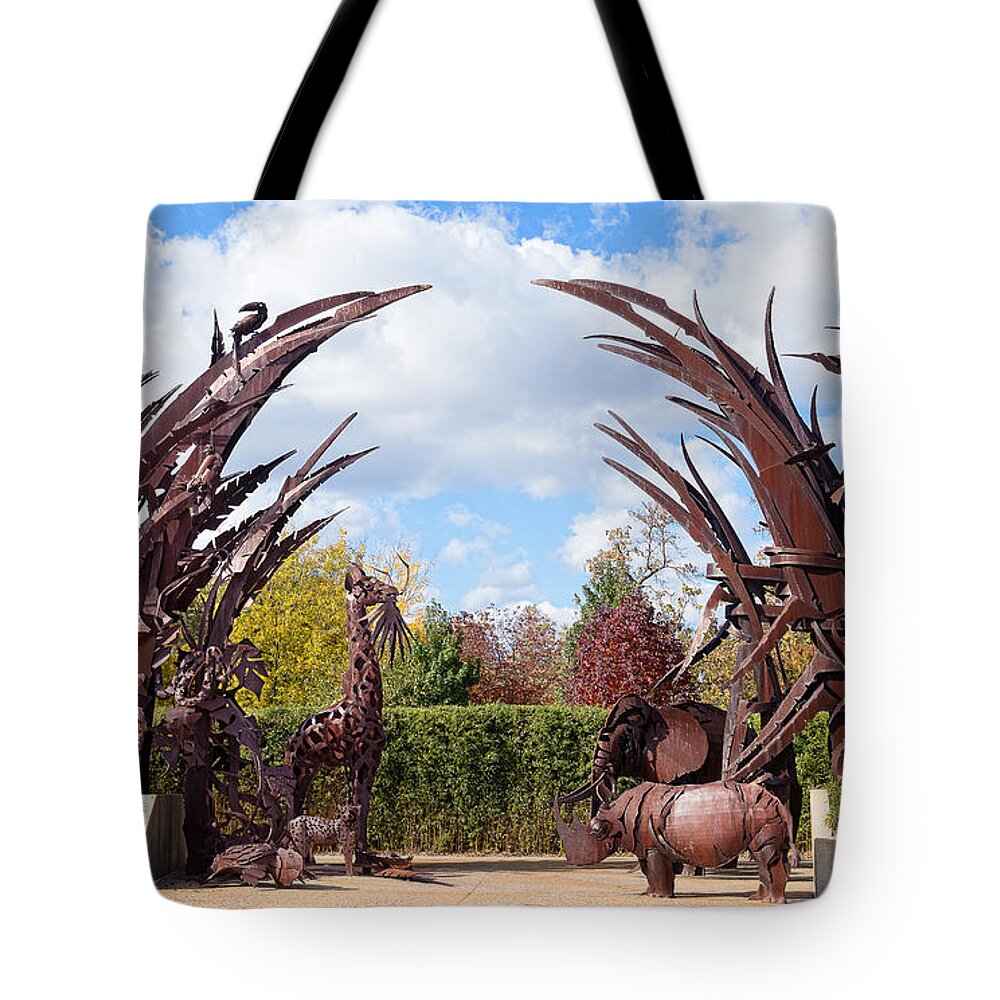 St. Louis Zoo Sculptures Tote Bag by Cindy Tiefenbrunn - Fine Art America