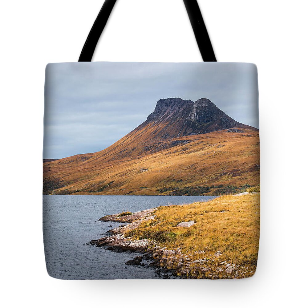 Scenics Tote Bag featuring the photograph Stac Pollaidh by José Gieskes Fotografie