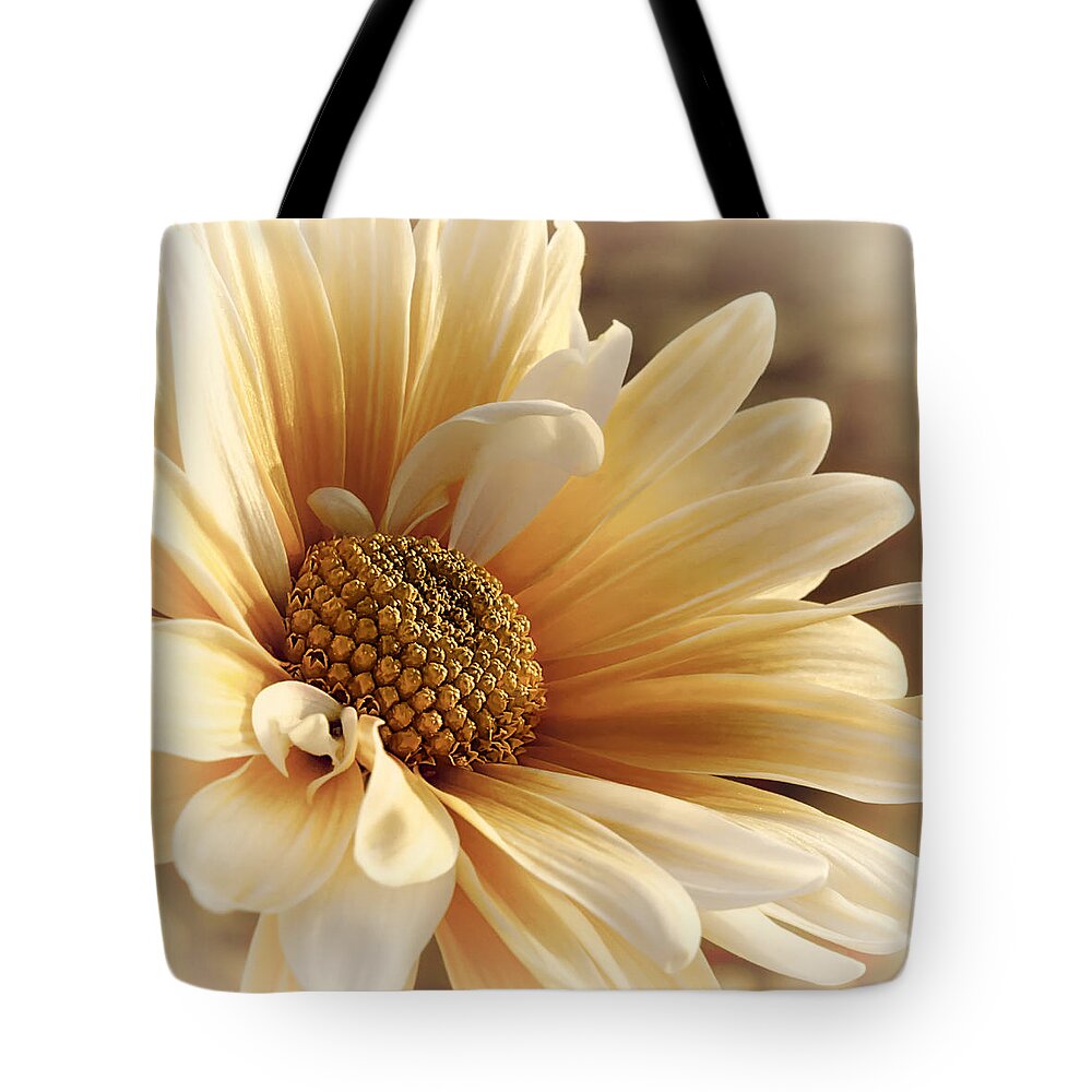 Floral Tote Bag featuring the photograph Summer Breeze by Darlene Kwiatkowski