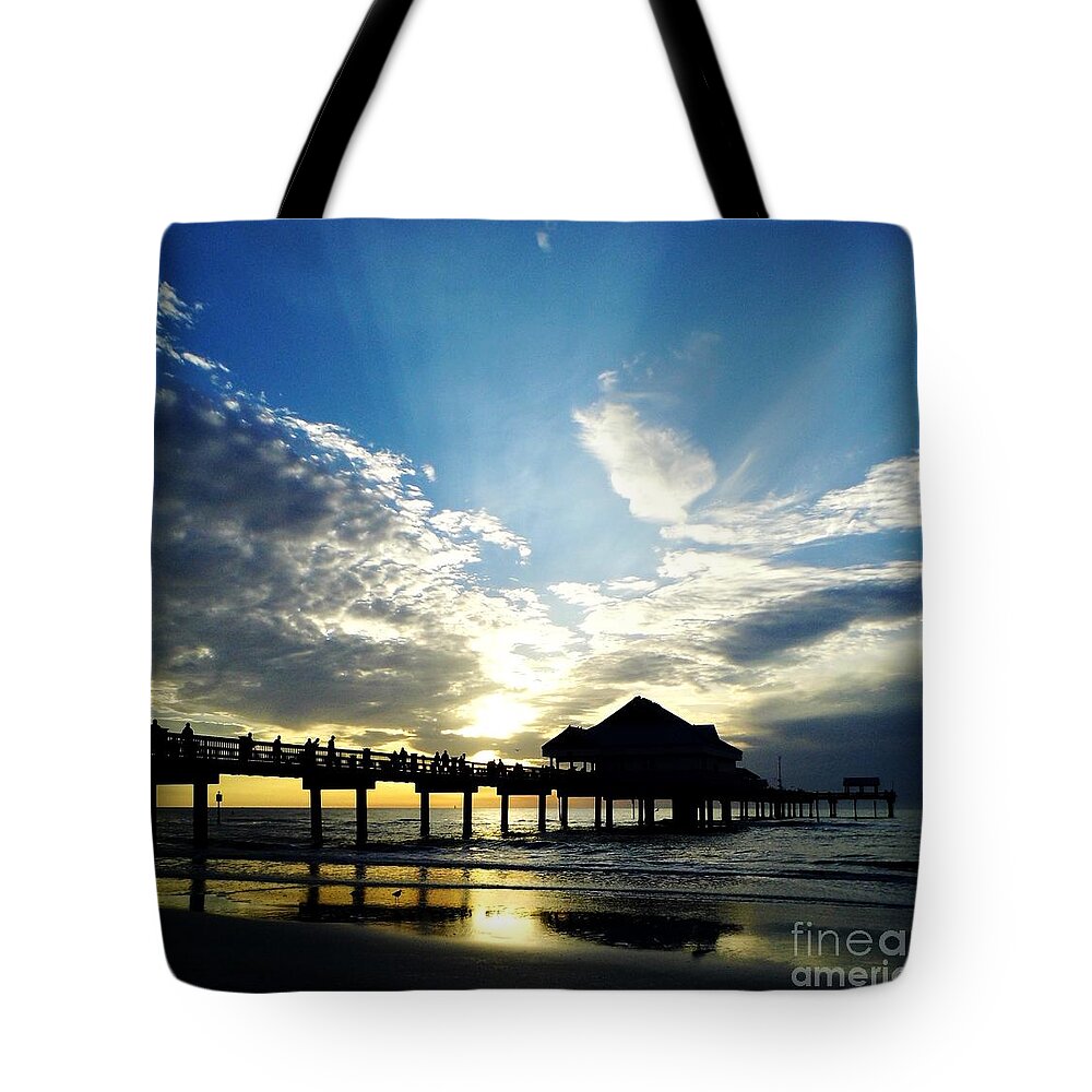 Sunrise Tote Bag featuring the photograph Sun Rays Above Pier 60 by D Hackett
