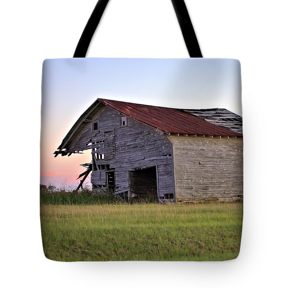 2652 Tote Bag featuring the photograph Sun Slowly Sets by Gordon Elwell