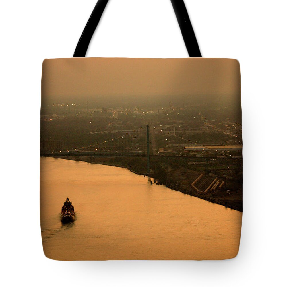 River Tote Bag featuring the photograph Sunset On The River by Linda Shafer