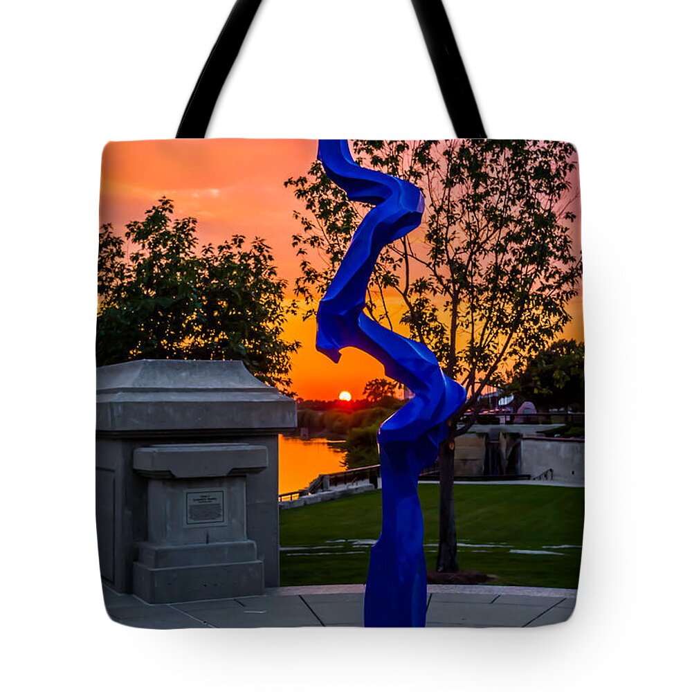 Sunset Tote Bag featuring the photograph Sunset Sculpture by Ron Pate