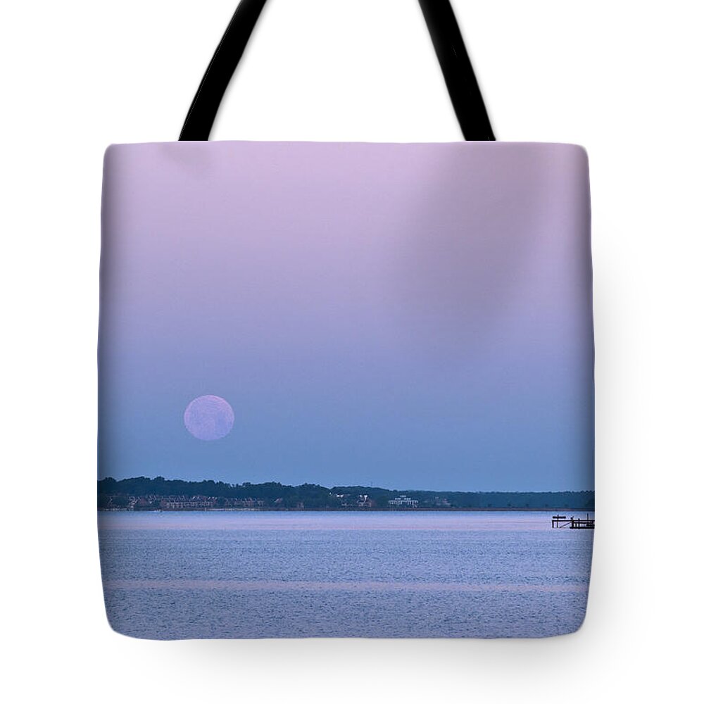 Moon Setting Tote Bag featuring the photograph Super Moon Setting-1 by Charles Hite
