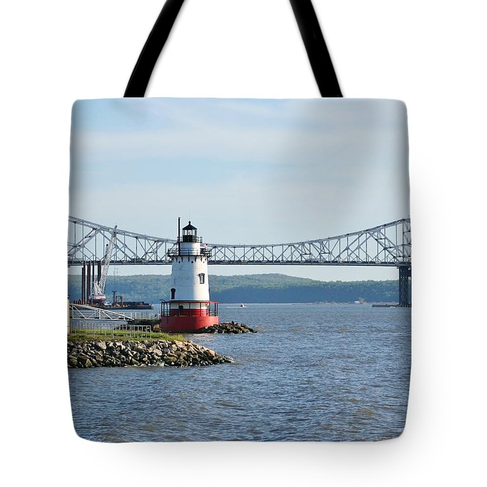 Lighthouses Tote Bag featuring the photograph Tarrytown Lighthouse by Karen Silvestri