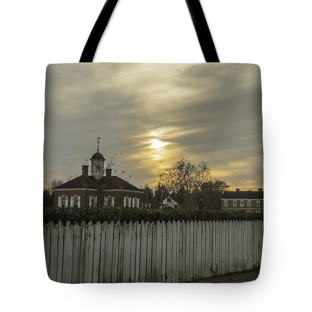 2012 Tote Bag featuring the photograph The Courthouse at Colonial Williamsburg by Kathi Isserman