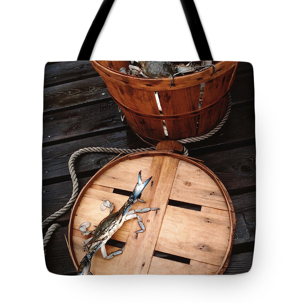 Crab Tote Bag featuring the photograph The Cranky Crab by Skip Willits