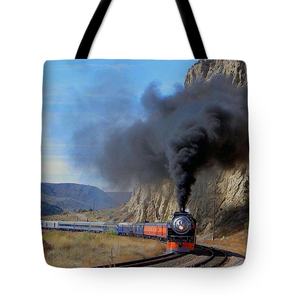 Train Tote Bag featuring the photograph The Daylight 4449 Montana driveby by Carolyn Jacob