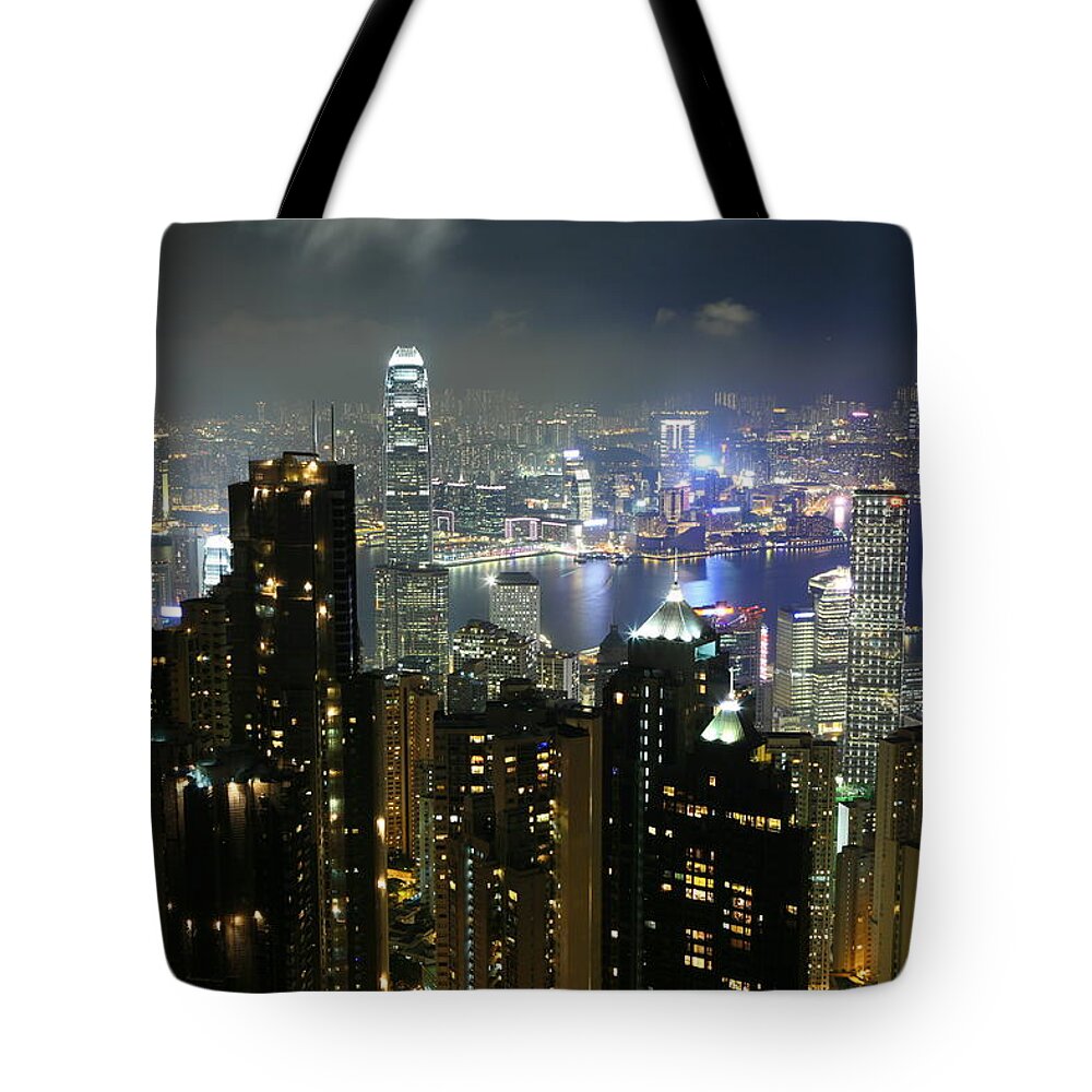 Outdoors Tote Bag featuring the photograph The Peak - Lions Pavilion by Tomosang