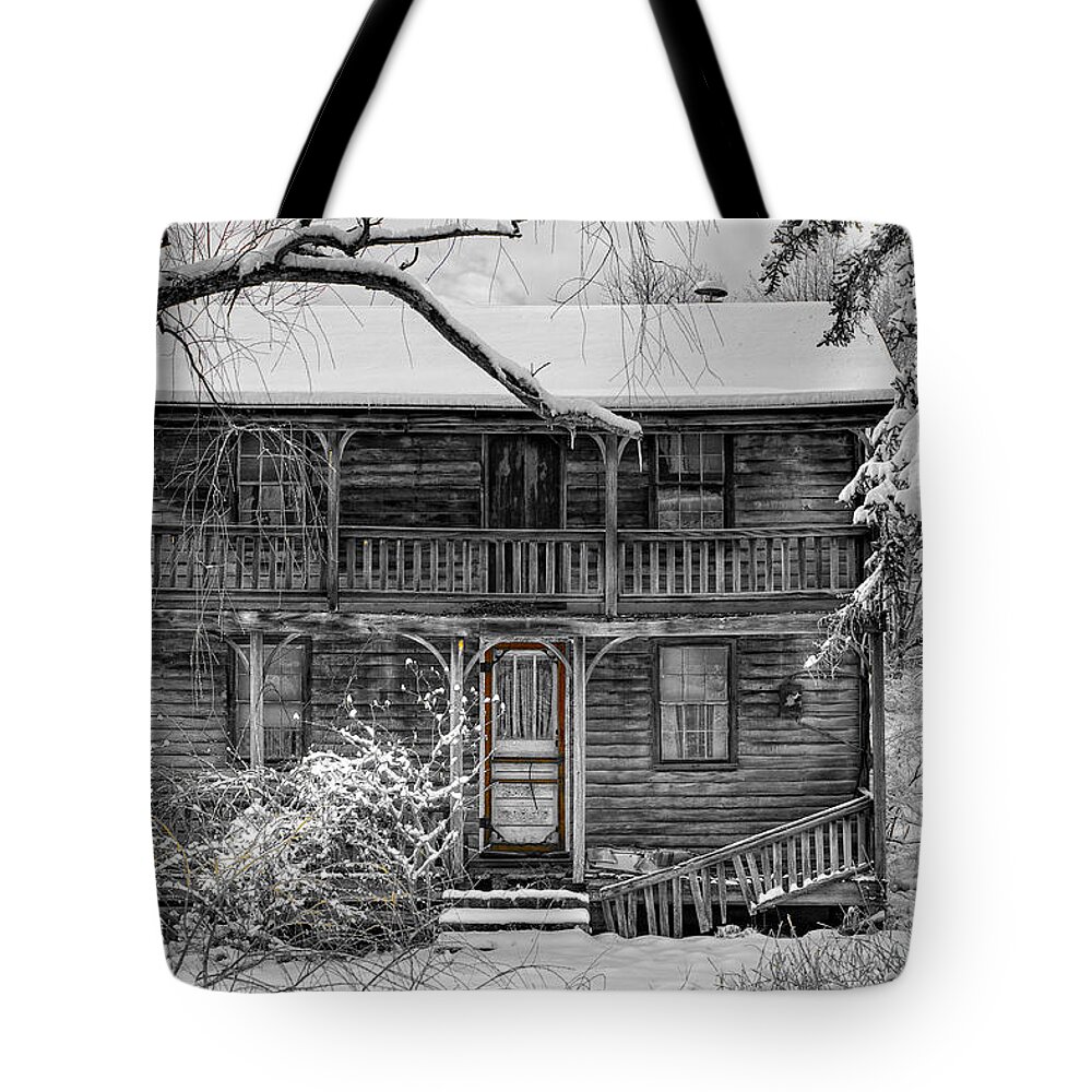 Log House Tote Bag featuring the photograph This Old House by Ronald Lutz
