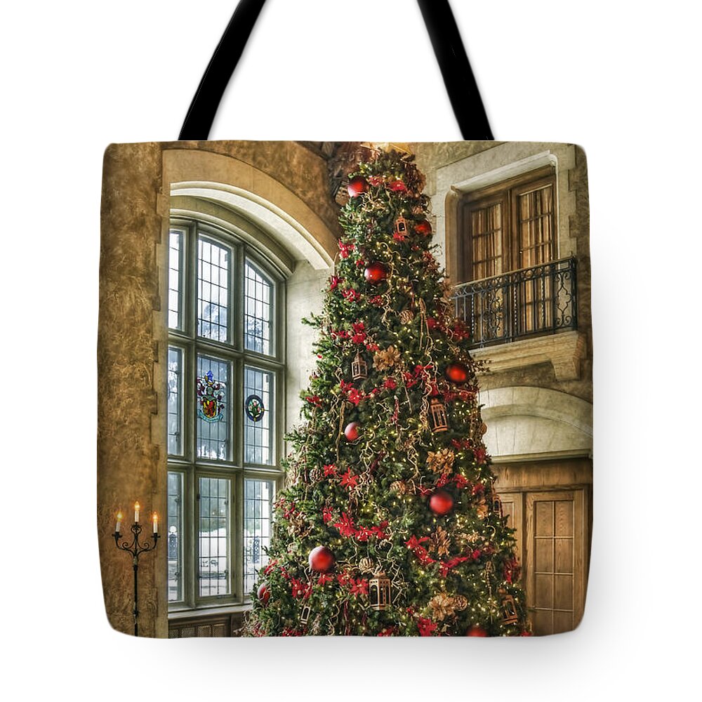 Christmas Tote Bag featuring the photograph Tis The Season by Evelina Kremsdorf