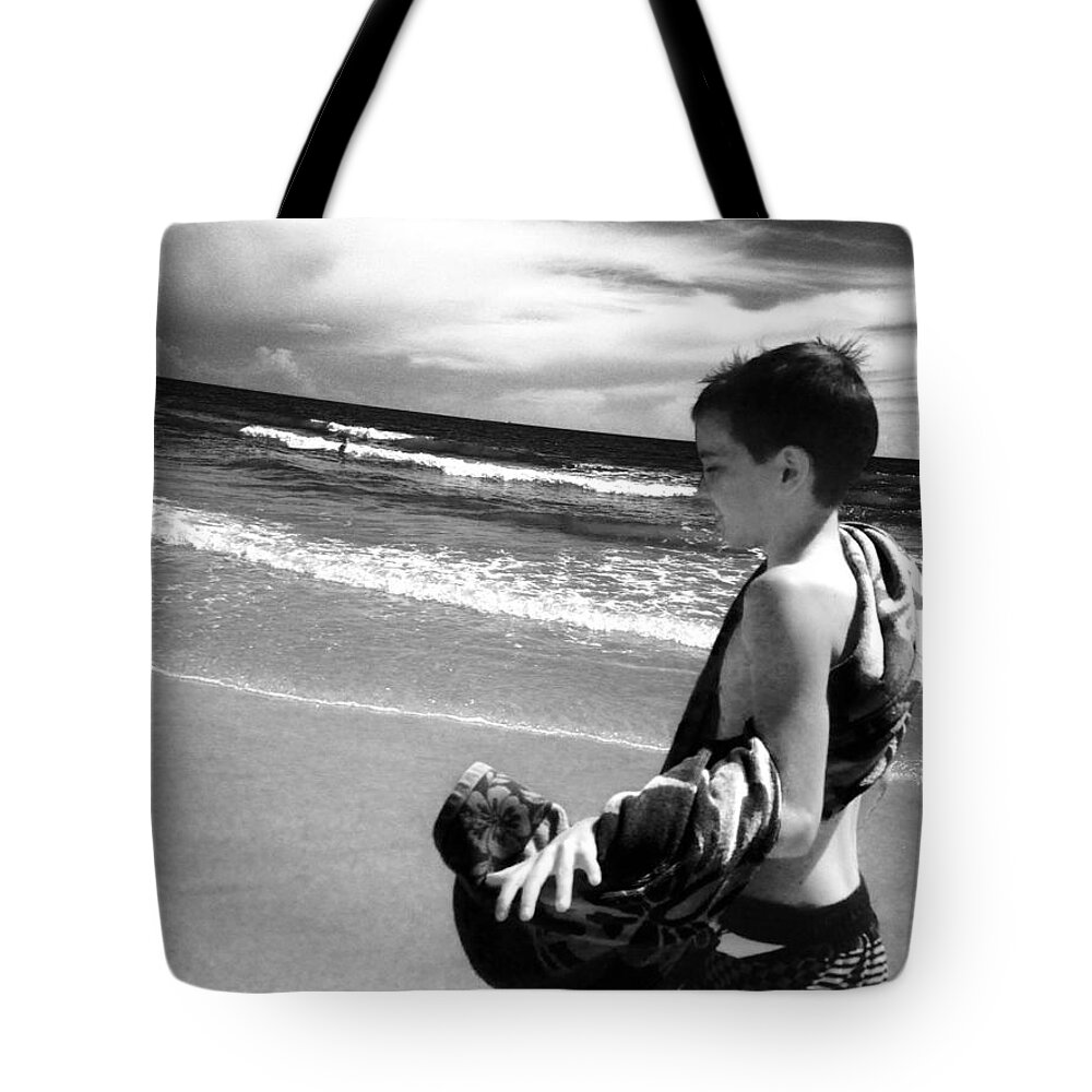 Towel Tote Bag featuring the photograph Towel snake by WaLdEmAr BoRrErO