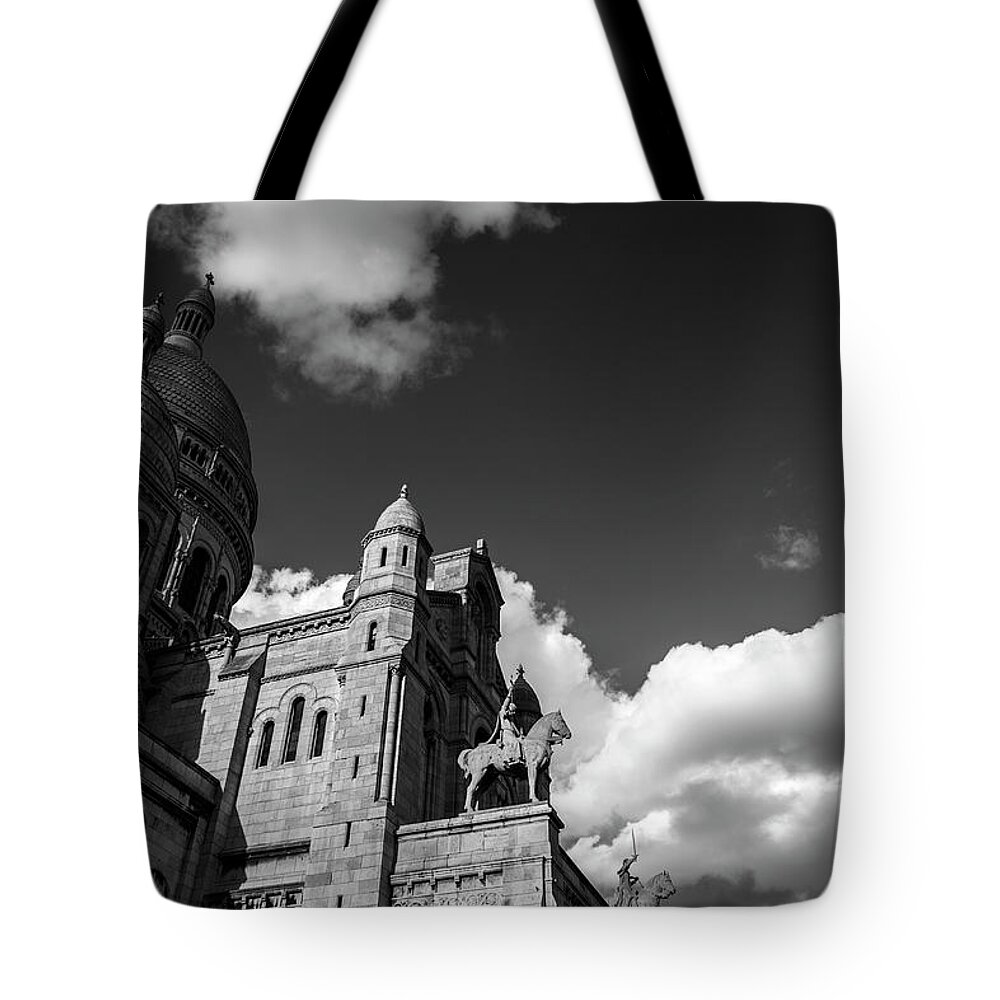 Ile-de-france Tote Bag featuring the photograph Travel In Paris by Carlos Sanchez Pereyra