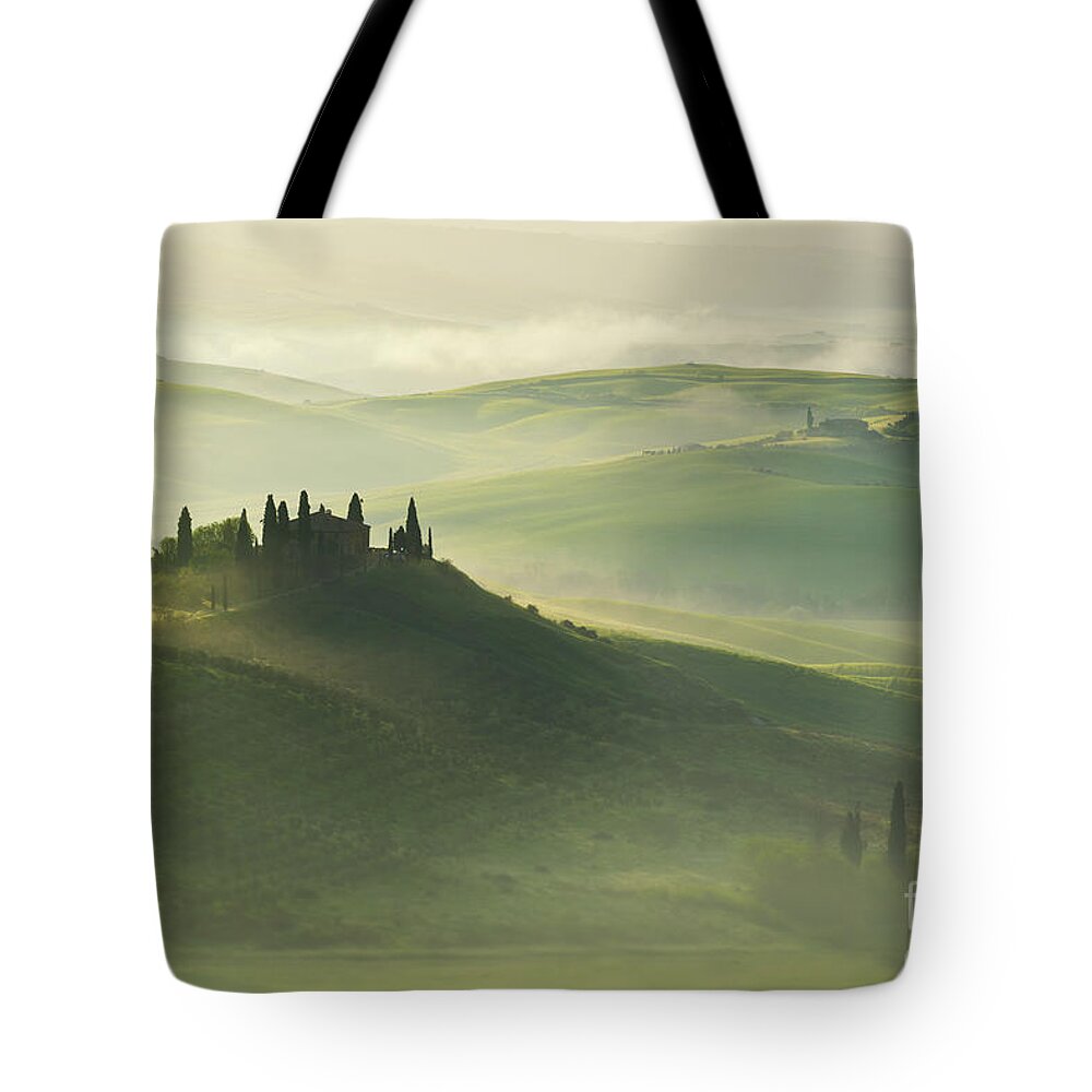 Field Tote Bag featuring the photograph Val d'Orcia by Jaroslaw Blaminsky
