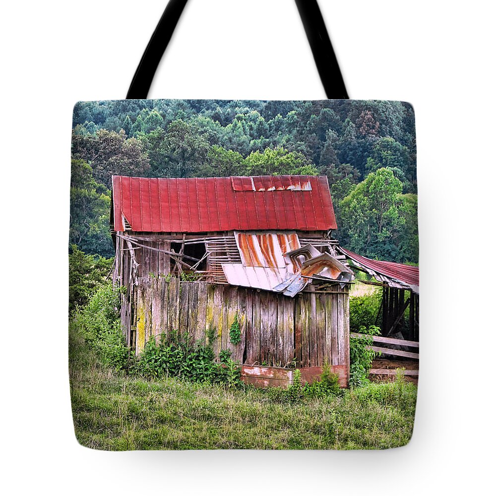 Victor Montgomery Tote Bag featuring the photograph Weathered Barn by Vic Montgomery