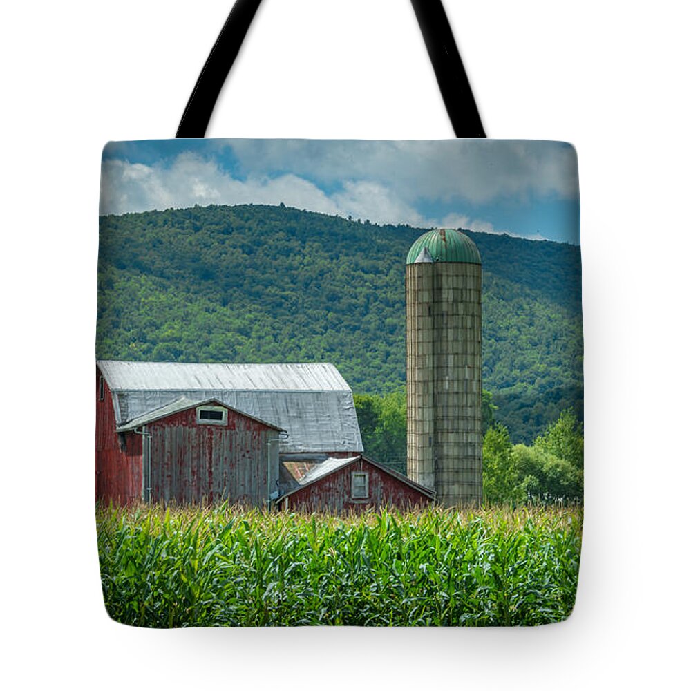 Barn Tote Bag featuring the photograph Wellsboro Barn 7K01927 by Guy Whiteley