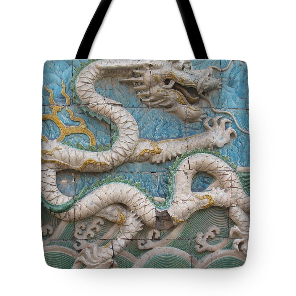 Wall Tote Bag featuring the photograph White Dragon by Alfred Ng