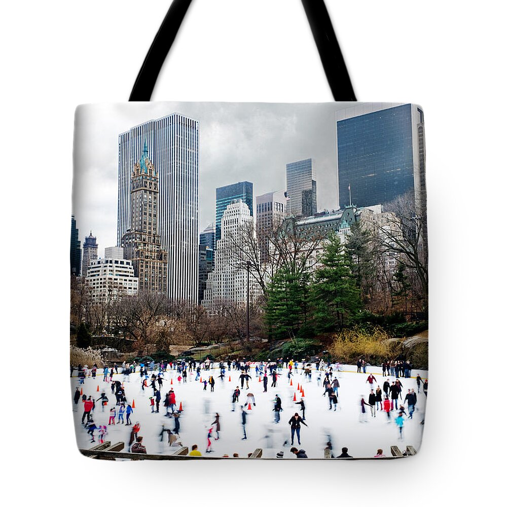 New York City Tote Bag featuring the photograph Winter fun by Davids Digits