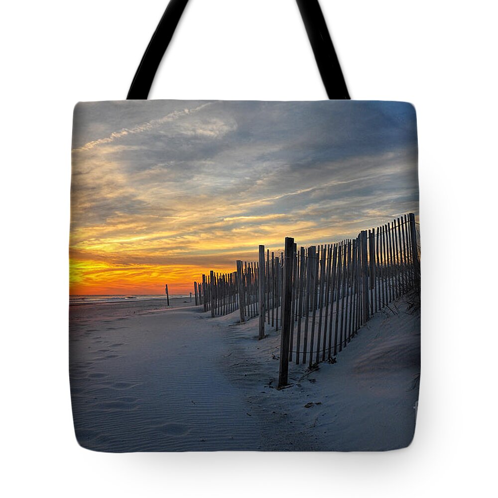 Sunset Tote Bag featuring the photograph Winterset by Randy Rogers
