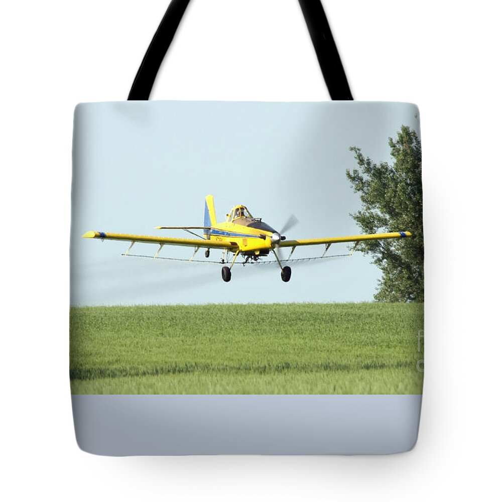 Plane Tote Bag featuring the photograph Plane #14 by Lori Tordsen