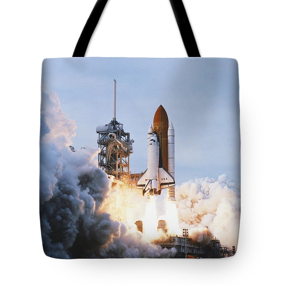 Space Travel Tote Bag featuring the photograph Shuttle Lift-off #8 by Science Source