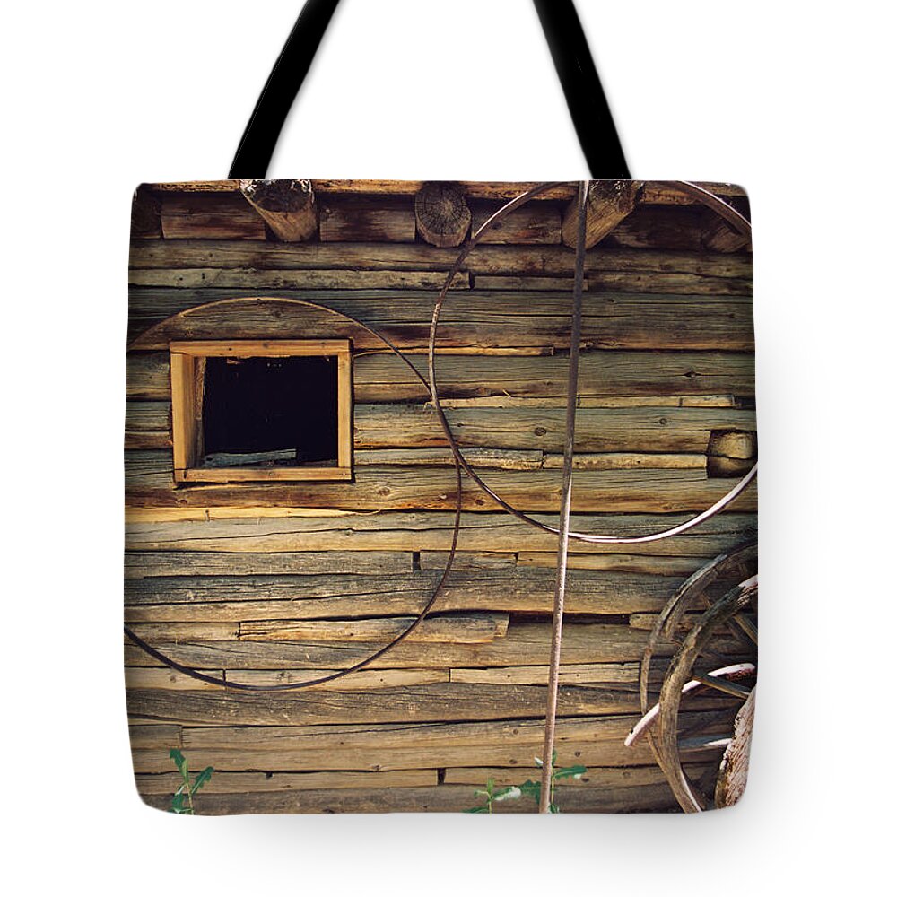 Santa Fe Tote Bag featuring the photograph Carreteria Wall by Ron Weathers