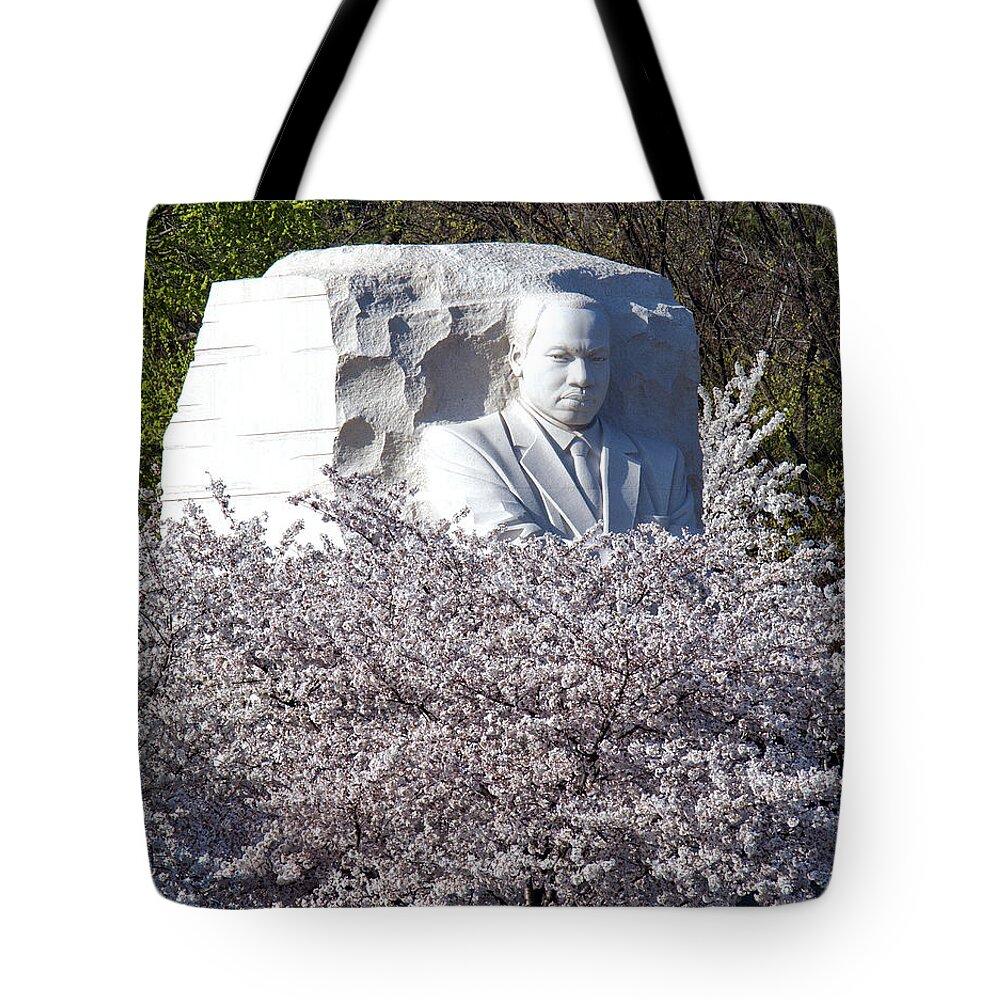 Washington D.c. Tote Bag featuring the photograph Dr Martin Luther King Jr Memorial DS053 by Gerry Gantt