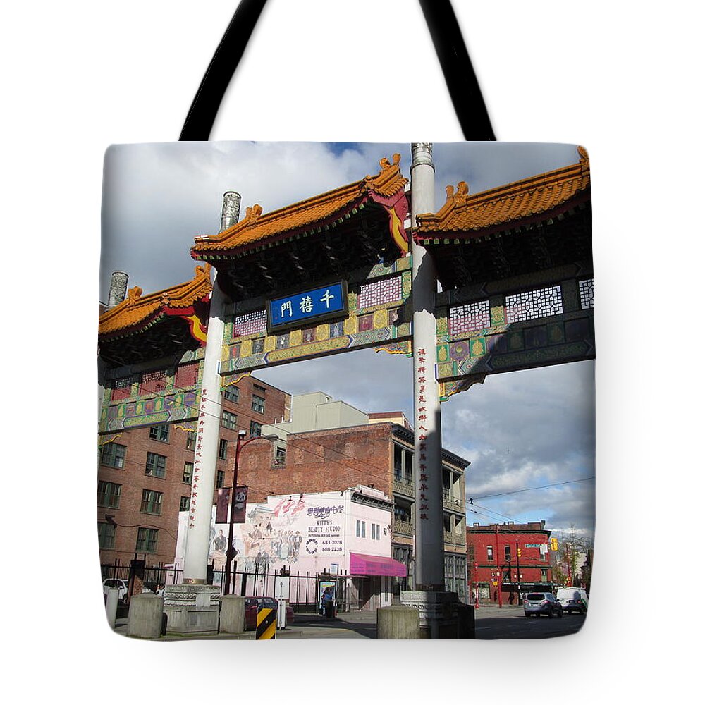 Chinatown Tote Bag featuring the photograph Gate To Chinatown by Alfred Ng