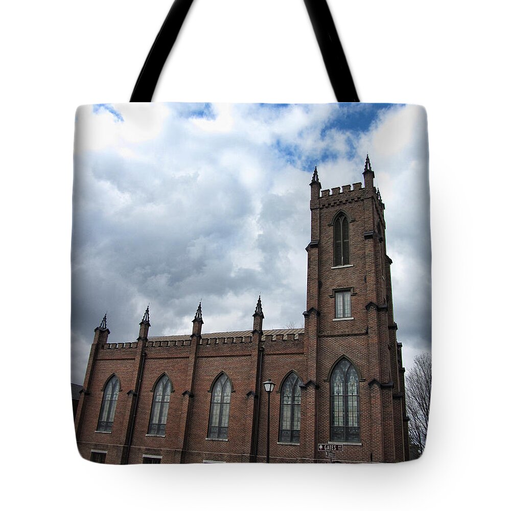 1st Presbyterian Church Tote Bag featuring the photograph Historical 1st Presbyterian Church - Gates Avenue SE Huntsville Alabama USA - Circa 1818 by Kathy Clark