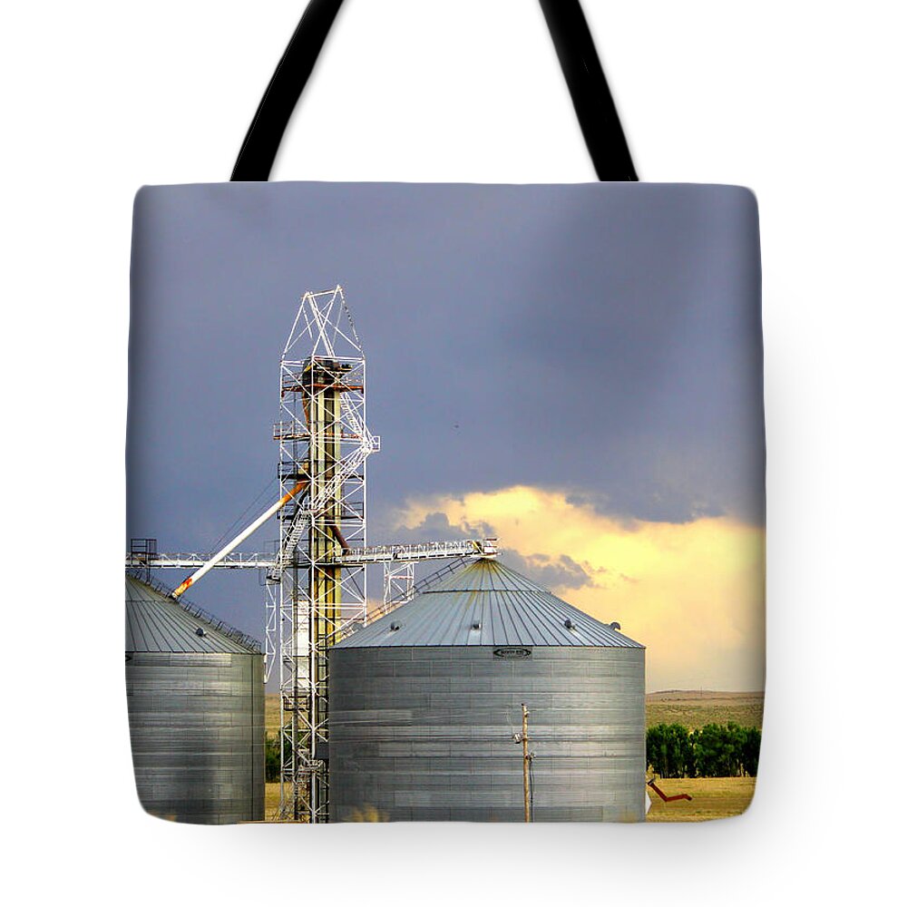 Digital Photography Tote Bag featuring the photograph Kansas Farm by Jeanette C Landstrom
