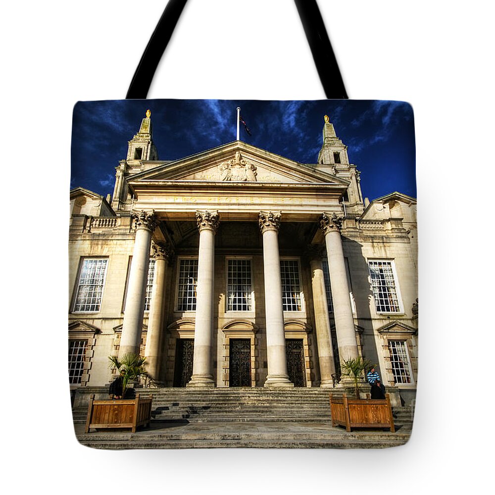 Yhun Suarez Tote Bag featuring the photograph Leeds Civic Hall by Yhun Suarez
