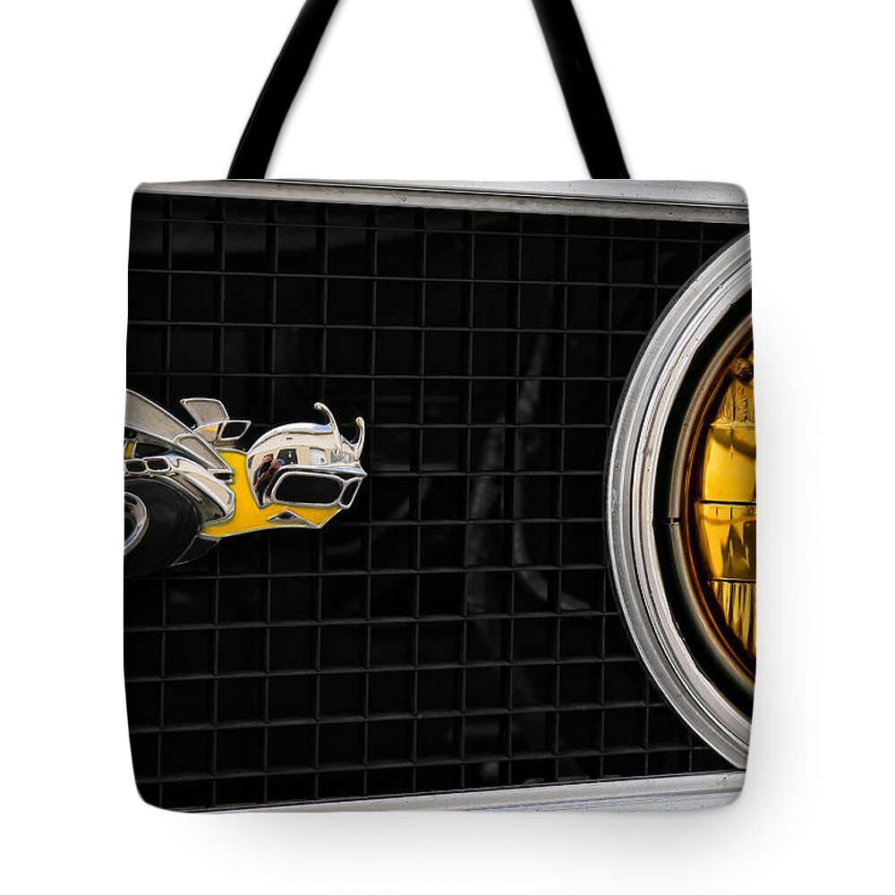 Super Tote Bag featuring the photograph Let It Bee by Gordon Dean II