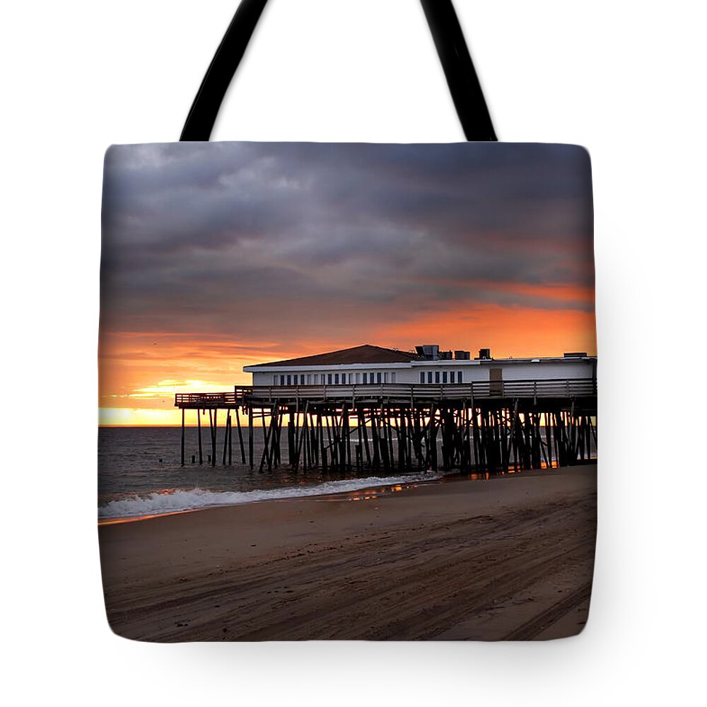 Jennettes Pier Tote Bag featuring the photograph Old Jennettes Pier by Mary Almond