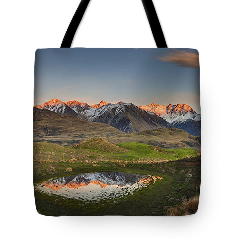 00486211 Tote Bag featuring the photograph Reishek Mountains At Dawn In Rakaia by Colin Monteath