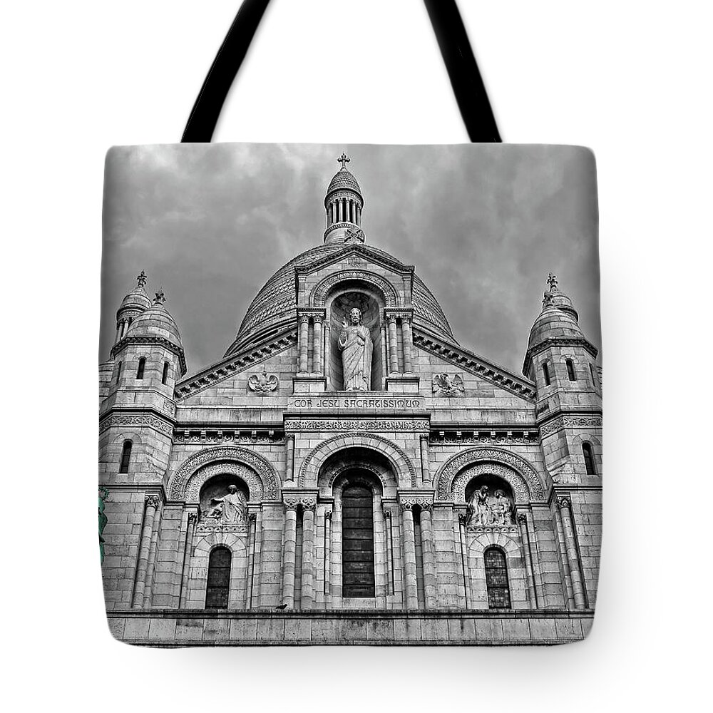 Sacre Coeur Tote Bag featuring the photograph Sacre Coeur Montmartre Paris by Dave Mills