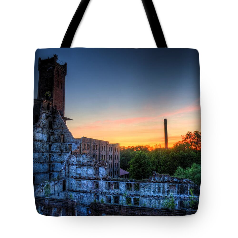 Abandon Tote Bag featuring the photograph Sunset on Hotel Urbex by Nathan Wright