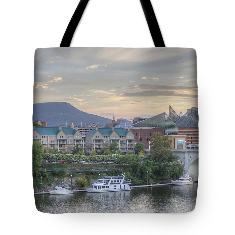 Chattanooga Tote Bag featuring the photograph The Mountain by David Troxel